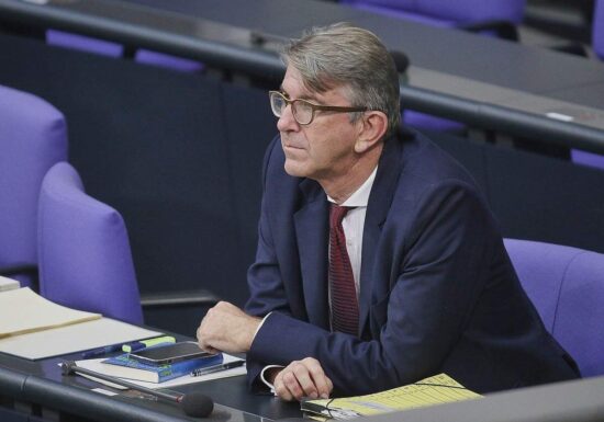 Weimer übergibt WMG-Firmenanteile an Treuhänder