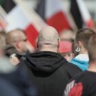 Behörden fahnden nach 535 Rechtsextremisten