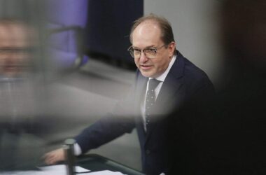 Dobrindt macht Abschiebungen von Syrern von Integration abhängig