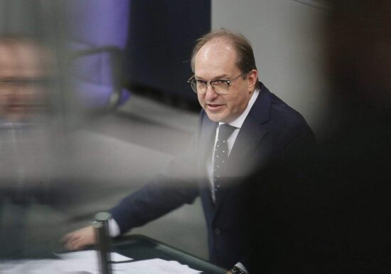 Dobrindt macht Abschiebungen von Syrern von Integration abhängig