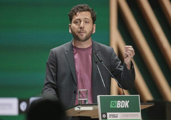 Grünen-Chef Banaszak fordert sozial gerechteren Klimaschutz