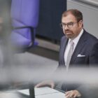 Außenstaatsminister startet Debatte über hybride Vergeltung