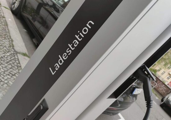 Trump-Vordenkerin warnt Europäer vor E-Autos aus China