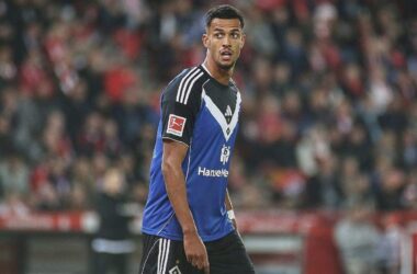 1. Bundesliga: HSV gewinnt in Unterzahl gegen Stuttgart