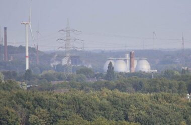 Wüst fordert rasche Hilfen für hiesige Industrie