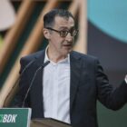 Özdemir wirbt für Dialog mit Autobranche