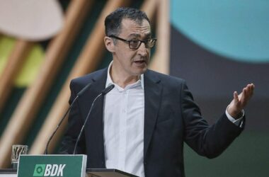 Özdemir wirbt für Dialog mit Autobranche