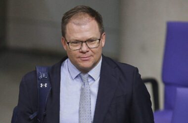 Schneider will Klimaschutz "ohne erhobenen Zeigefinger"