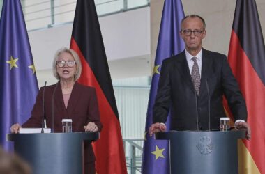 Wirtschaftsweise: Schnitzer übergibt Jahresgutachten an Merz