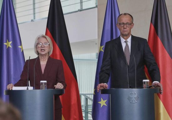 Wirtschaftsweise: Schnitzer übergibt Jahresgutachten an Merz