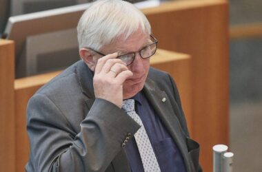 Laumann rüffelt Streeck für Vorstoß zu neuen Medikamentenregeln