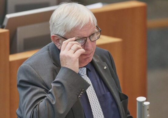 Laumann rüffelt Streeck für Vorstoß zu neuen Medikamentenregeln