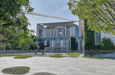 JU will Kanzleramtsneubau stoppen und Ministerien streichen