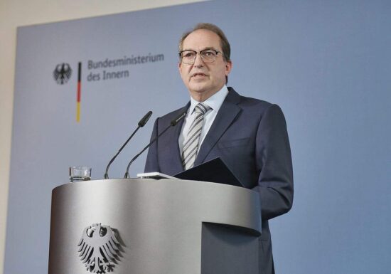 Dobrindt schließt Verbot weiterer Islamisten-Vereine nicht aus