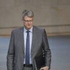 Schnieder sagt Millionenförderung für strombasierte Kraftstoffe zu