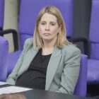 Hubertz will nicht mit Baby im Bundestag reden