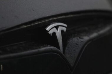 Tesla-Aktionäre stimmen für billionenschweres Paket für Musk