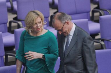 Klöckner verteidigt Merz in Stadtbild-Debatte