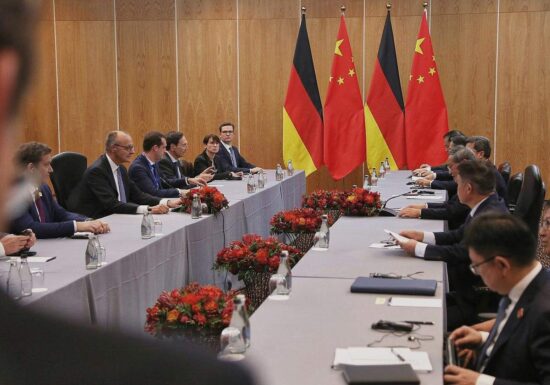 Bundesregierung: Merz-Li-Treffen beim G20-Gipfel war "konstruktiv"