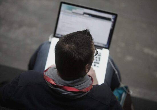 Studie: Menschen und KI reagieren ähnlich auf verwirrenden Code