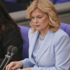 Bundestagspräsidentin Klöckner warnt vor "kulturellem Rabatt"