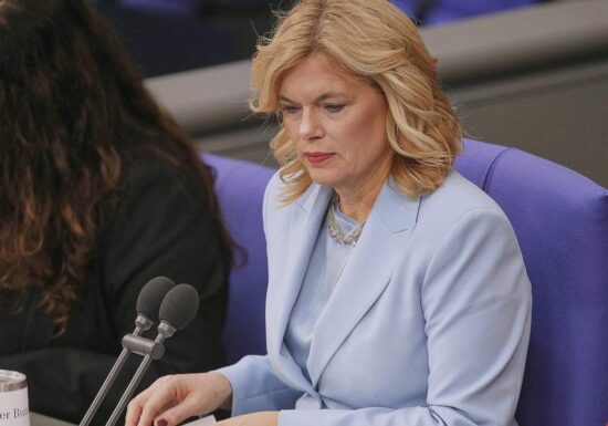 Bundestagspräsidentin Klöckner warnt vor "kulturellem Rabatt"