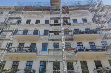 Vor allem unsanierte Häuser stehen in Großstädten zum Verkauf