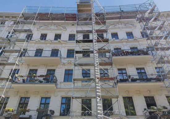 Vor allem unsanierte Häuser stehen in Großstädten zum Verkauf