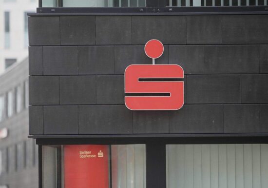 Sparkassen rechnen 2025 mit Gewinnrückgang