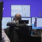 Dax weiter leicht im Minus - Geschäftszahlen im Fokus