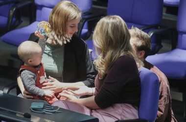 Klöckner richtet Anlaufstelle für "Mandat und Baby" ein