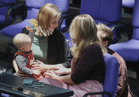 Klöckner richtet Anlaufstelle für "Mandat und Baby" ein