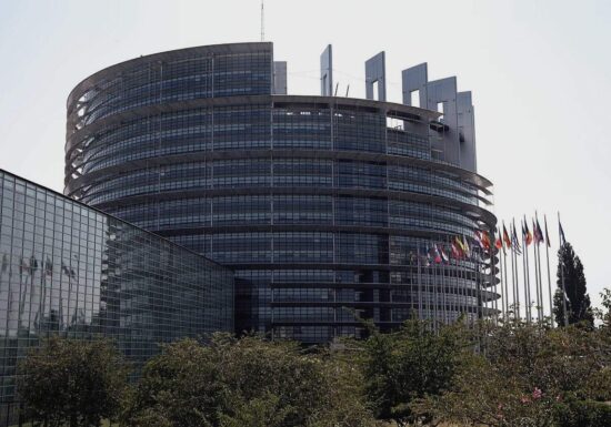 EVP und Rechte stimmen für Abschwächung von EU-Lieferkettengesetz