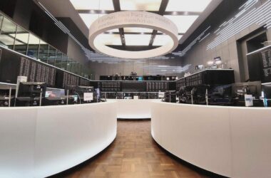 Dax lässt kräftig nach - Nervosität greift um sich