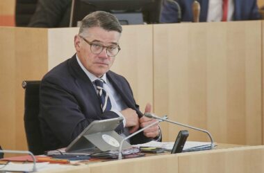 Rhein fordert Distanzierung von Gewalt in Gießen