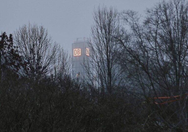 Bahn-Chefin erwartet viele unpünktliche Züge und mehr Baustellen