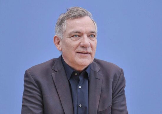 Van Aken wirft Merz Kolonialdenken vor