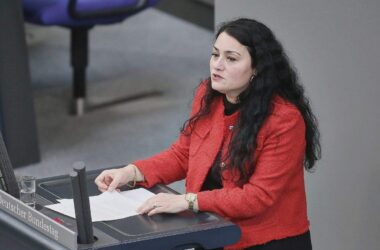 Kaddor fordert Dobrindt zu Syrien-Reise auf