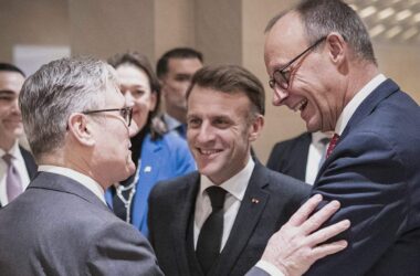 Merz plaudert mit Starmer und Macron beim Abendessen