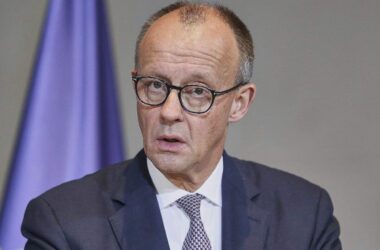 Merz begrüßt Abkehr von Verbrenner-Ausstieg