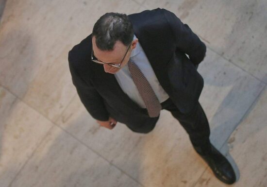 Spahn erwartet keinen höheren Krankenkassen-Zusatzbeitrag