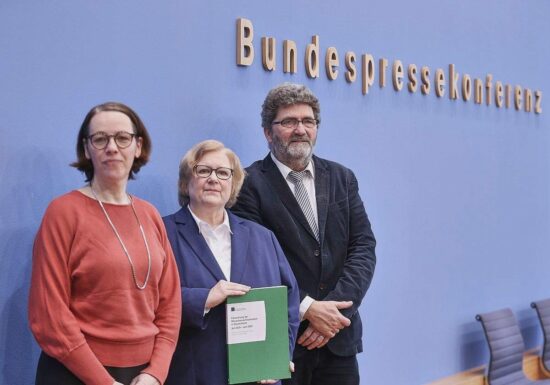 DIMR hält Hausdurchsuchungen wegen Hass im Netz für legitim