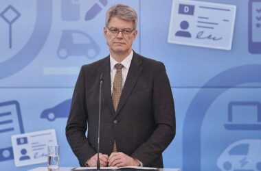 Verkehrsminister glaubt nicht an niedrigere Ticketpreise