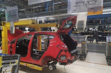 Klingbeil warnt Autobauer vor Festhalten am Verbrenner