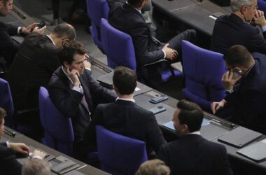 Nach Renten-Beschluss Rufe nach tiefgreifenden Reformen