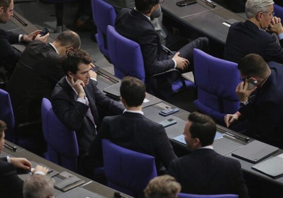 Nach Renten-Beschluss Rufe nach tiefgreifenden Reformen