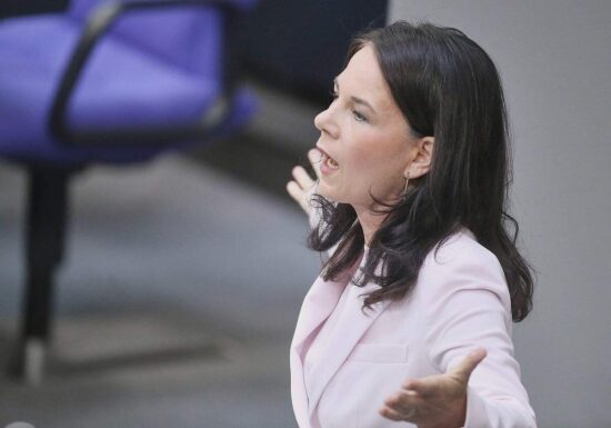 Baerbock warnt vor Gebietsabtretungen in der Ukraine