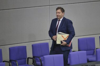 Klingbeil bringt Riester-Reform auf den Weg