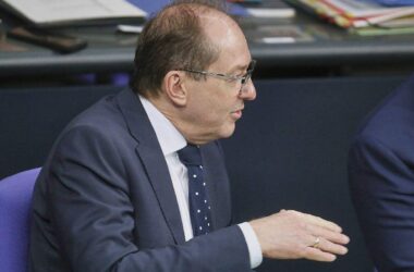 Dobrindt will weitere 535 Afghanen nach Deutschland holen