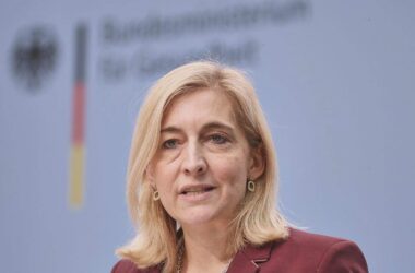 Warken will stärker für Frauengesundheit sensibilisieren